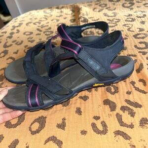 Vionic Vibram Muir Strappy Sport Sandals Leather Navy Berry Size 9 Hiking